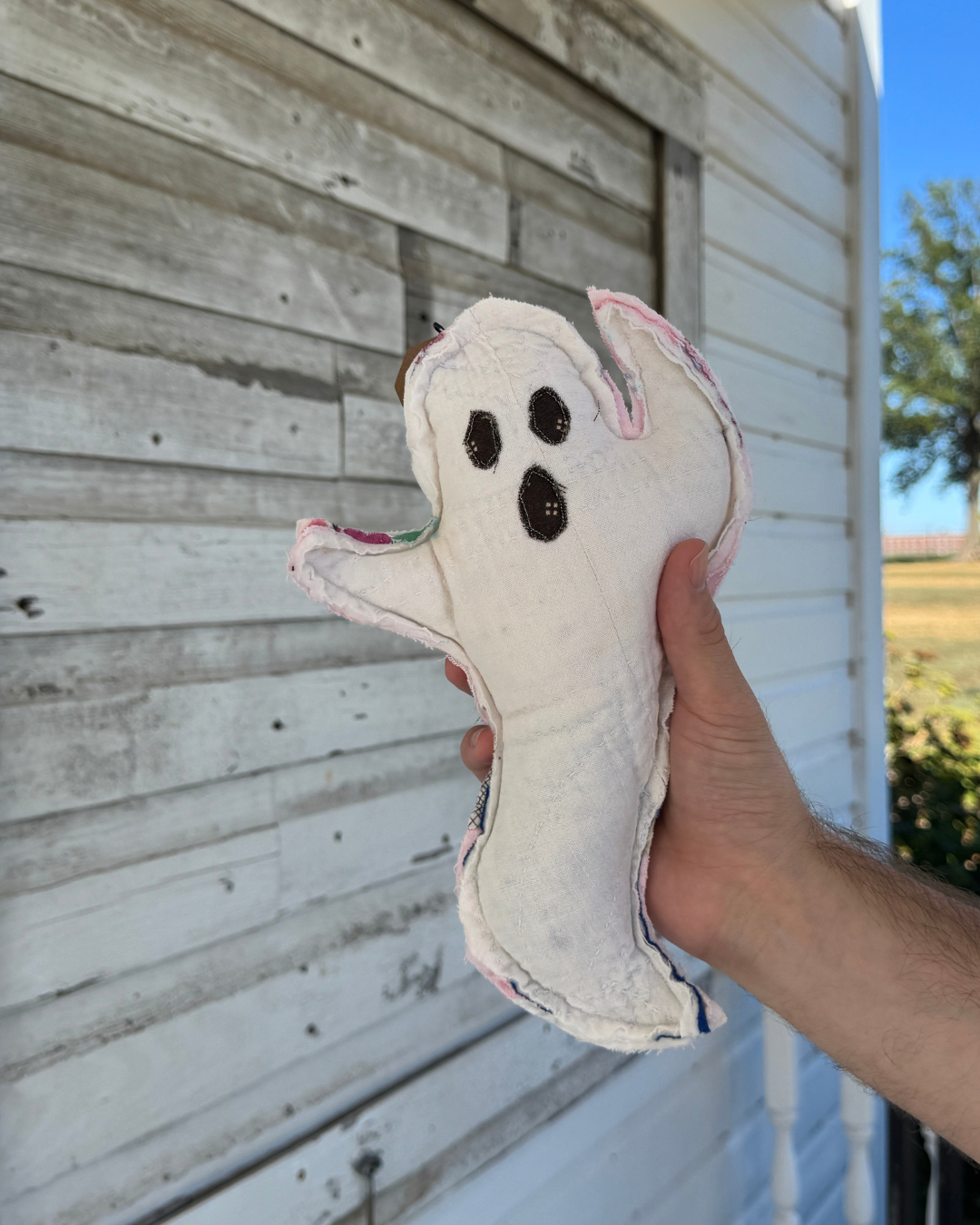 Scrappy Vintage Quilt Ghost (01)