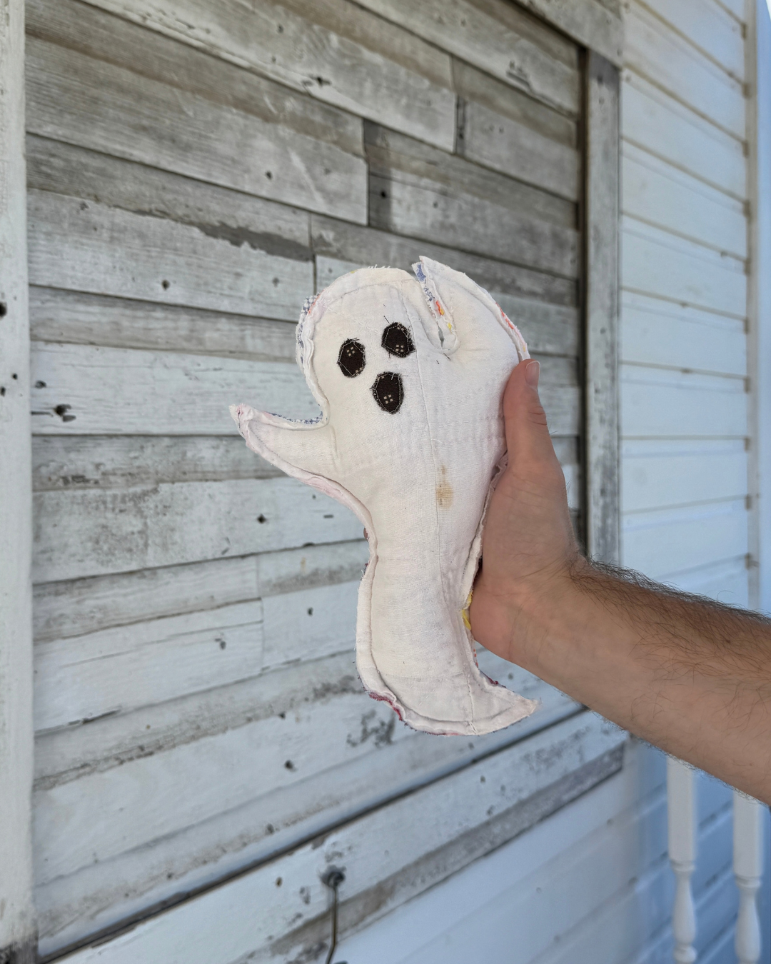 Scrappy Vintage Quilt Ghost (02)
