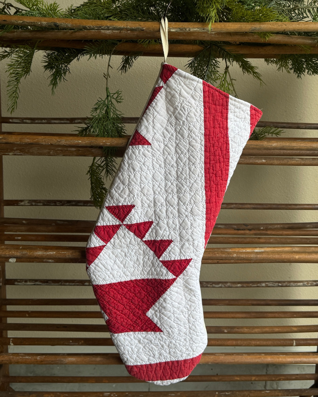 Red Basket Quilt Stocking (04)