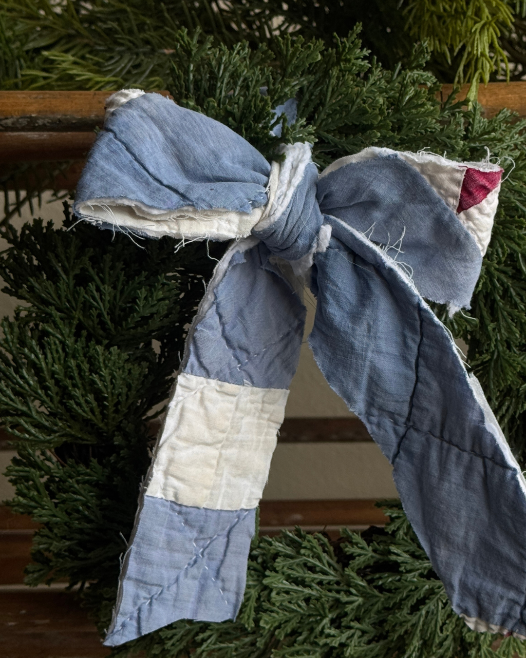 Quilt Bow Cedar Wreath (02)