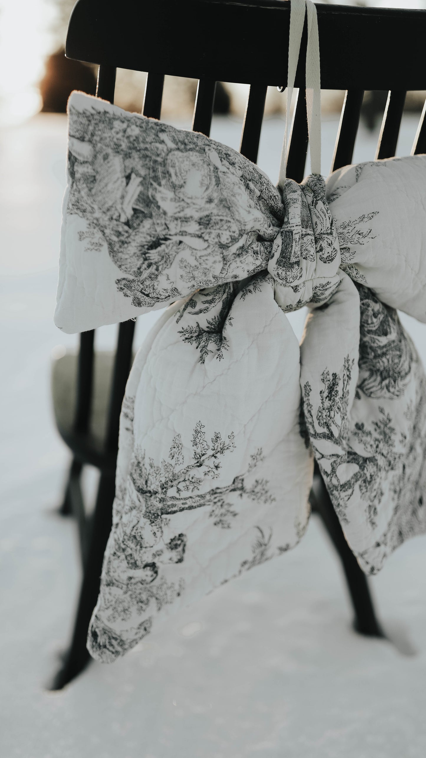 Vintage Toile Quilt Bow (01)