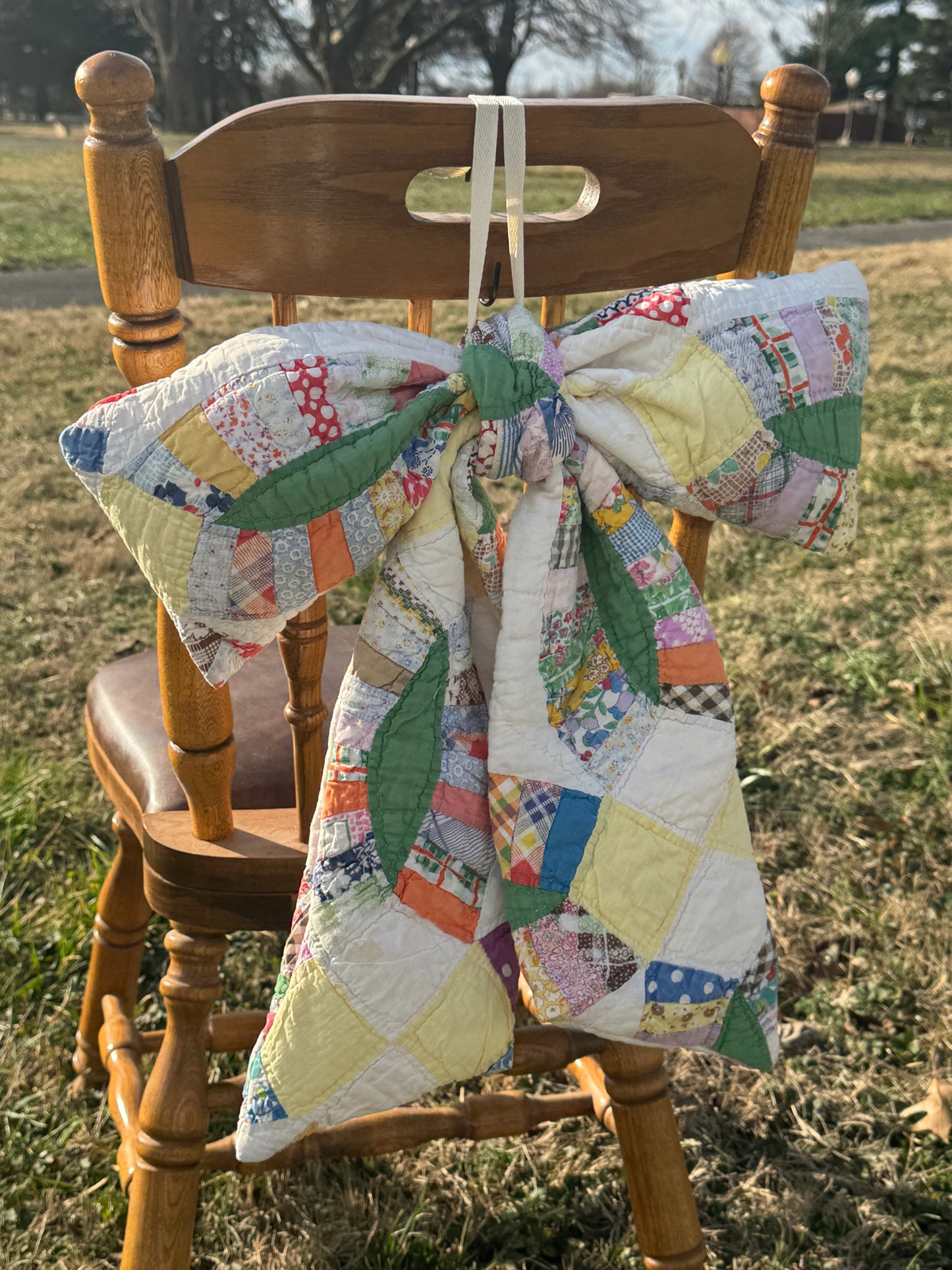 Vintage Green Wedding Ring Quilt Bow