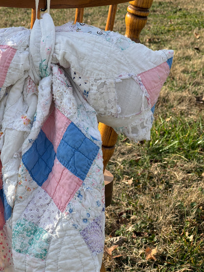 Vintage Wedding Ring Quilt Bow