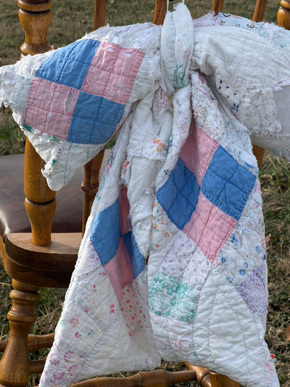 Vintage Wedding Ring Quilt Bow