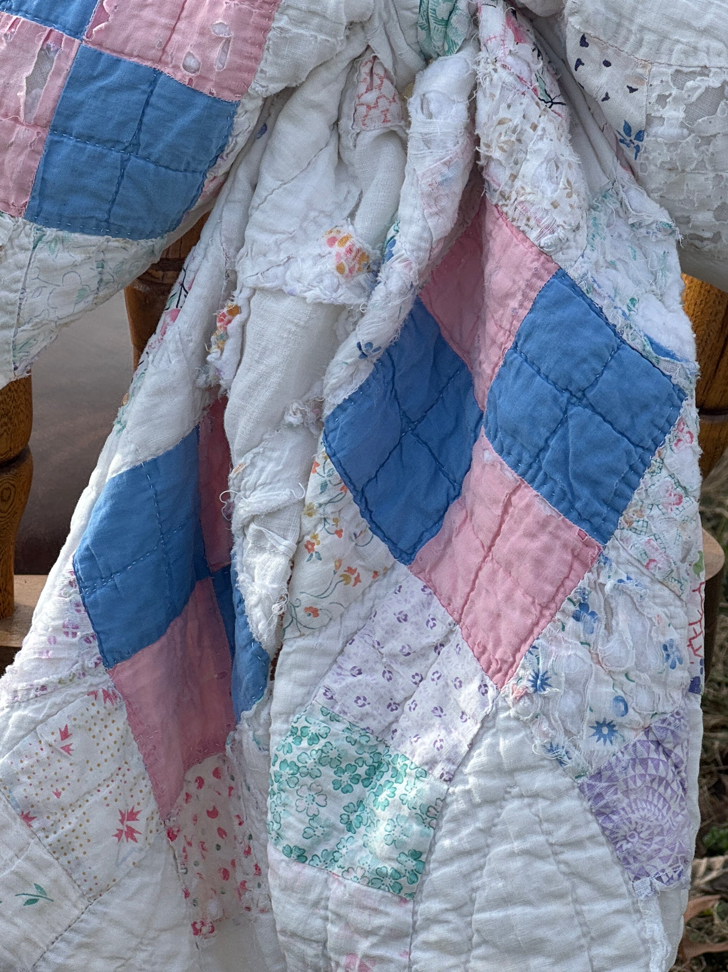 Vintage Wedding Ring Quilt Bow