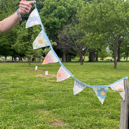 Flower Garden Quilt Pennant Garland (02)