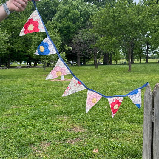 Flower Garden Quilt Pennant Garland (01)