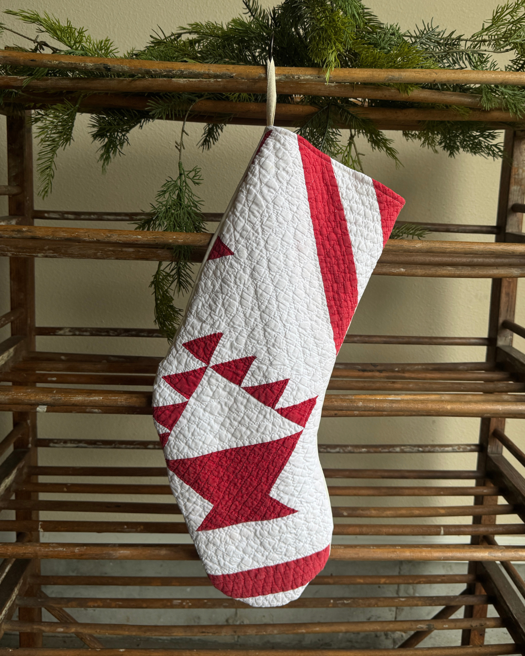 Red Basket Quilt Stocking (02)