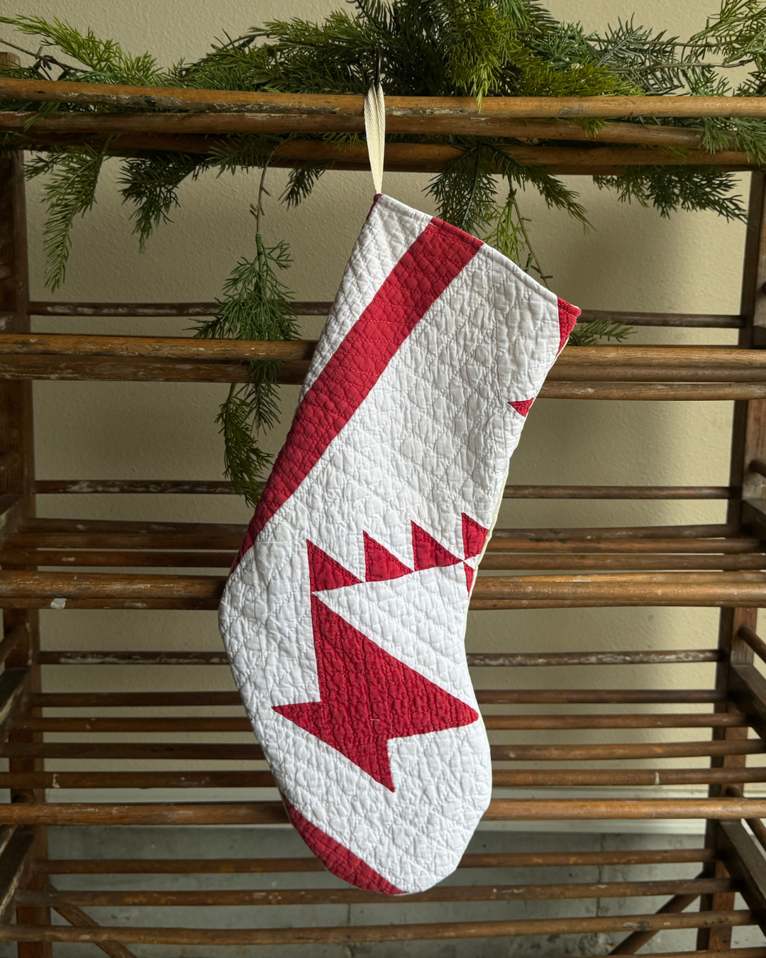 Red Basket Quilt Stocking (01)
