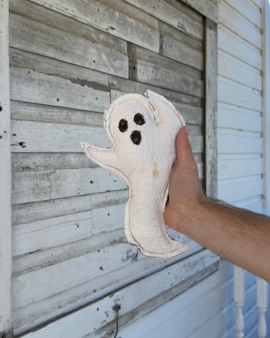 Scrappy Vintage Quilt Ghost (02)