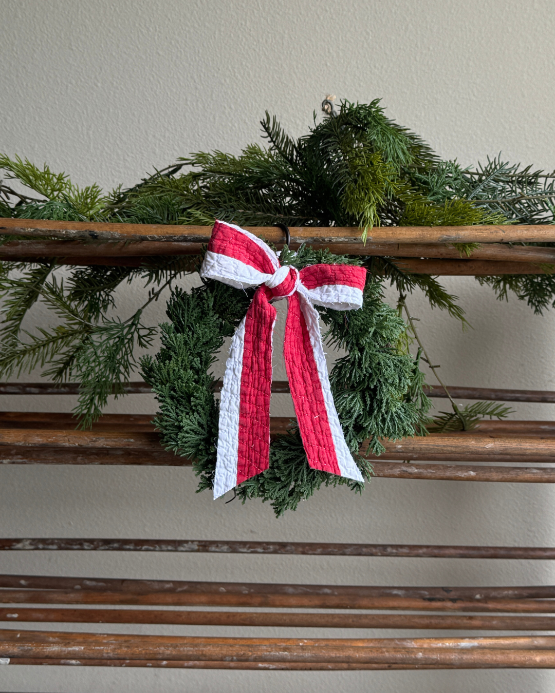 Quilt Bow Cedar Wreath (04)
